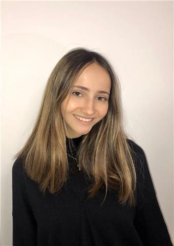 Doy clases de español online para todas las edades, mediante una forma dinámica, económica y divertida. y soy una persona responsable, alegre, puntual y empática