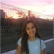 Laureata in servizio sociale, diplomata al liceo linguistico