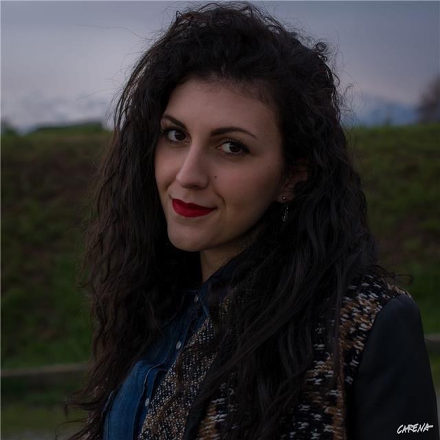 Studentessa universitaria in chimica e tecnologie chimiche