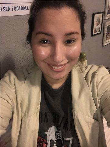 Soy una joven bilingüe que ama hablar inglés. 
Estoy adaptada para impartir tanto escrito como oral