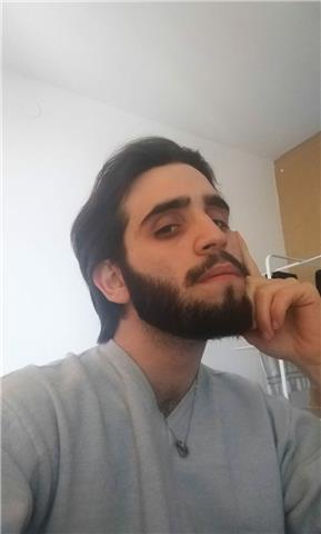 Offro lezioni private di inglese o tedesco. 
Sono certificato C1 in inglese e ho vissuto in Germania 4 anni andando in un liceo tedesco. Attualmente studio Linguistica alla Ca'Foscari a Venezia