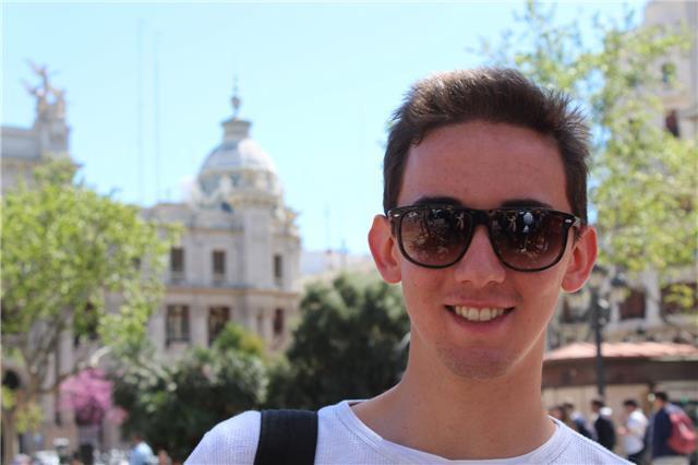 Sono un ragazzo di quinta superiore che offre lezioni di matematica
