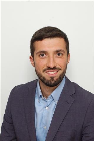 Laureato in  Mediazione linguistica  madrelingua italiano offre lezioni di lezioni di grammatica o di conversazione a Roma