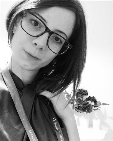 Laureata offre ripetizioni online di matematica a studenti di medie e superiori