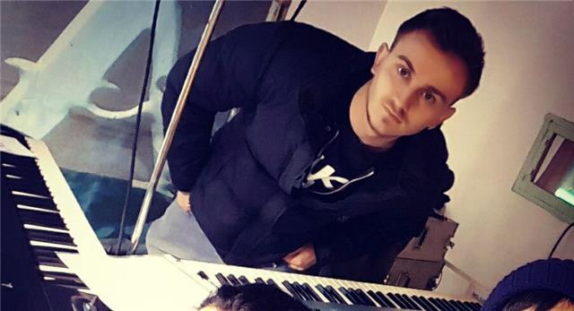 Pianista profesional imparte clases de lenguaje musical