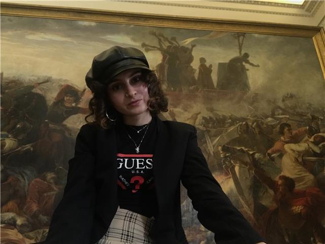 Studentessa amante delle discipline umanistiche impartisce lezioni private