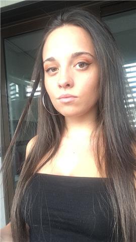 Soy de estudiante de turismo y doy clases a estudiantes de primaria y la eso