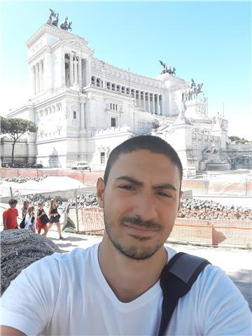 Sono un laureando in Chimica, attualmente iscritto al primo anno.Ho conseguito il diploma al Liceo Scientifico-Linguistico A. M. De Carlo con una valutazione di 100/100esimi
