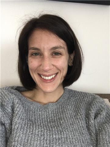 Giovane laureata in Operatore dei beni culturali, offre lezioni private di italiano e storia