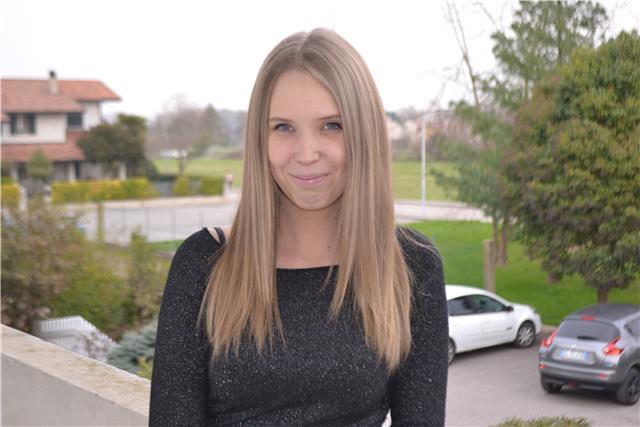 Ragazza laureata in lingue offre ripetizioni private in presenza o online