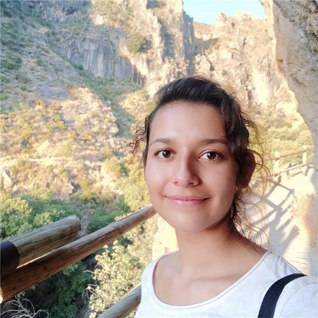 Recién graduada en biología imparto clases de inglés a estudiante de eso y bachillerato