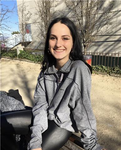 Estudiante de primer año de universidad con alto nivel de inglés con ganas de impartir clases tanto a niños y adolescentes como a adultos