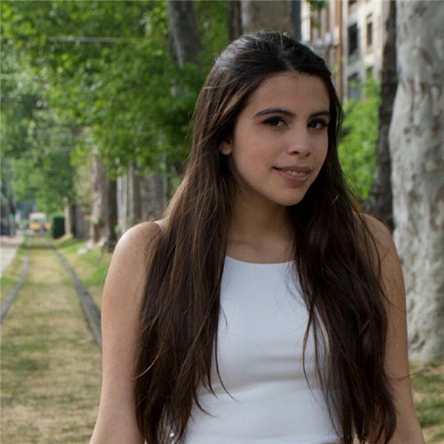 Studentessa del liceo scientifico diplomata nell'anno corrente con 95