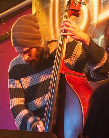 Clases de contrabajo, bajo eléctrico y armonía moderna en andalucia