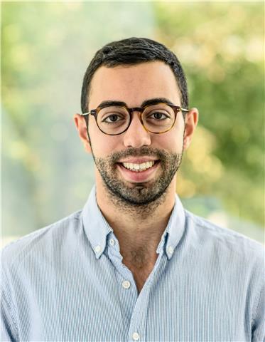 Laureato in Scienze politiche e relazioni internazionali propone lezioni per studenti dalle terza elementare in poi