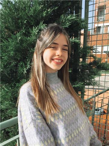 Soy laura, tengo 20 años doy clases hasta nivel de primaria en asignaturas como geografía, ciencias de la naturaleza, ciencias sociales, lengua castellana y literatura, inglés... no tengo experiencia dando clases, pero siempre me ha gustado enseñar a niño