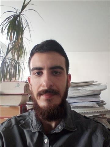 Laureato in filologia moderna propone lezioni di letteratura, storia, italiano per studenti di qualsiasi grado scolastico