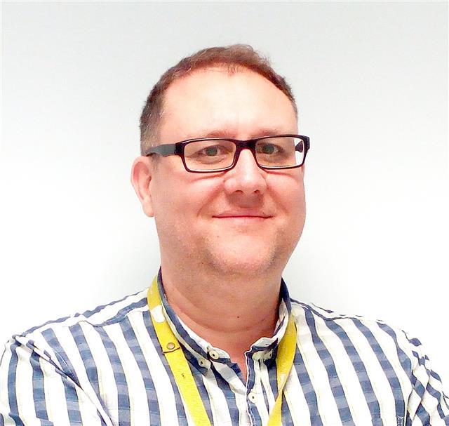 Conversation based english classes for professionals with a native teacher