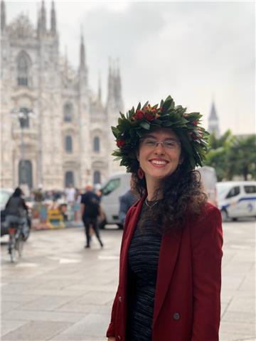 Neolaureata magistrale in lingue disponibile per aiuto studio/ripetizioni in inglese francese cinese e materie umanistiche per elementari medie e supe