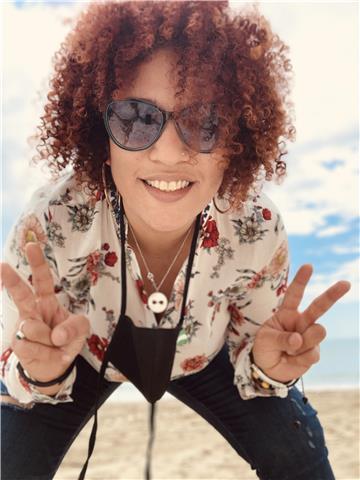 Español a adultos marbella malaga.
ciudadana del mundo con ganas de intercambiar idiomas y enseñar el español .. soy publicista y mi afición la fotografia