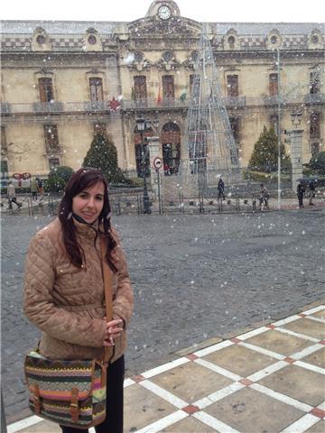 Maestra imparte clases (tanto presenciales como online) de inglés a todos los niveles (desde primaria hasta ciclos formativos o preparación de títulos) así como todas las asignaturas en la etapa primaria