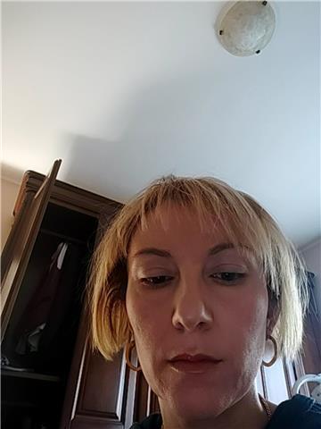 Sono diplomata in ragioneria pls.. sono laureanda in lingue, sono in standby per problema figli, ma sono anni che do e mi richiedono lezioni private. ho lavorato in diverse imprese in amministrazione e centralino