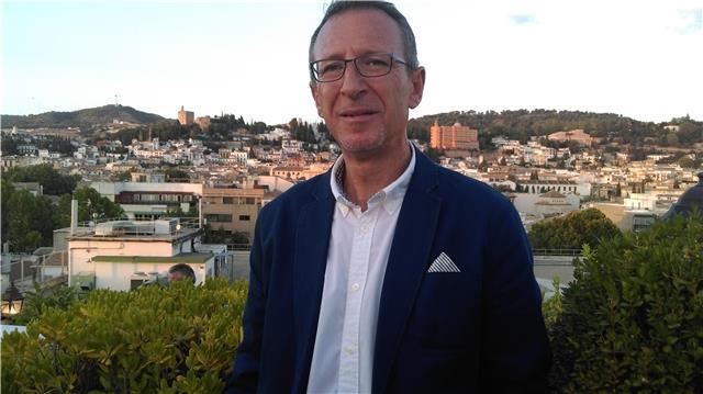 Profesor nativo de español para extranjeros. enseño todos los niveles. experiencia, entusiasmo y profesionalidad