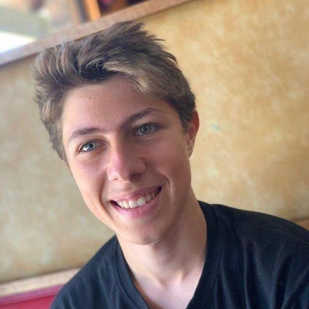 Experiencia impartiendo clases de ingles. un año estudiando en eeuu. y el próximo año estudiando física en inglaterra la universidad