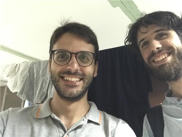 Laureando in matematica pura ma con ampie conoscenze di matematica applicata e di fisica impartisce lezioni private a 15 euro all’ora