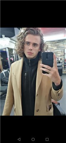 Hola! soy juan holguin y soy profesor de inglés en oxford ls. me crié durante 10 años en boston, massachussetts. contacto vía whatsapp únicamente