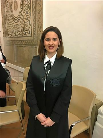 Abogada. licenciada en derecho + ade. máster acceso abogacía. prueba acesso