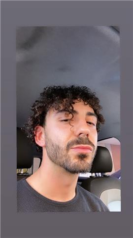 Hola mi nombre es pedro tengo 23 años y soy músico profesional además de ser profesor particular en materias como historia, inglés o filosofía además de música claro está