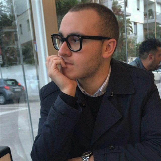 Studente di ingegneria meccanica impartisce lezioni di matematica per scuole elementari-medie-superiori