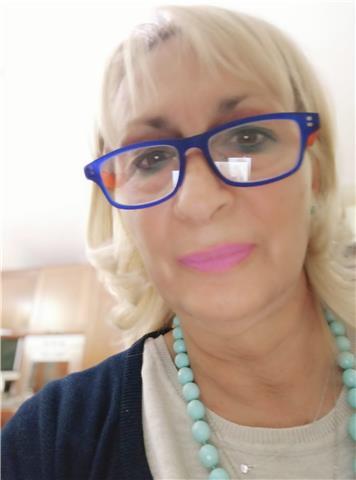 Madrelingua Francese Impartisce lezioni