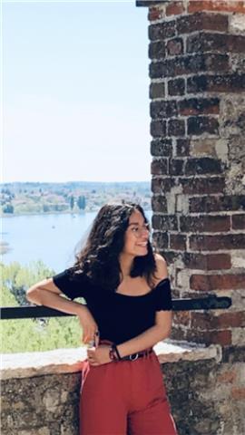 Ragazza solare e disponibile, frequento l’ultimo anno del liceo delle scienze umane.
Offro ripetizioni e aiuto compiti a Monza sia a domicilio che da remoto