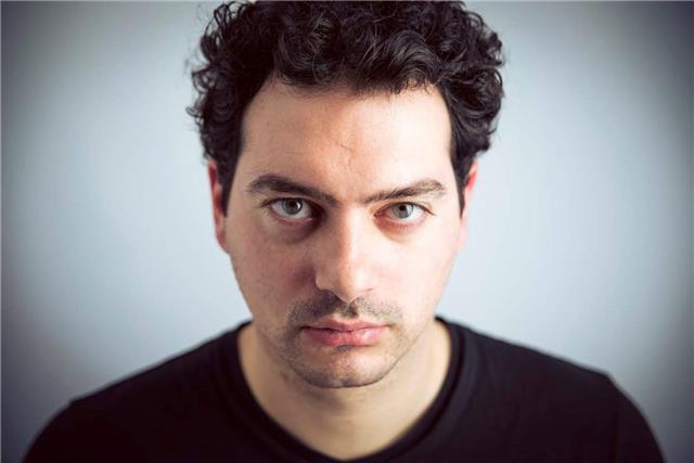 Attore con esperienza teatrale e cinematografica propone lezioni di recitazione e preparazione di provini