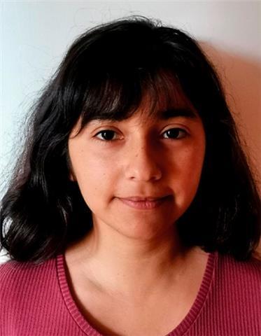 Profesora de apoyo escolar para alumnos de octavo a cuarto medio