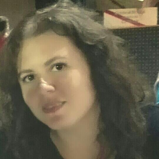 Profesora imparte clases de apoyo en materias y lengua castellana