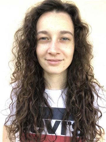Ragazza diplomata presso Istituto Tecnico Commerciale
