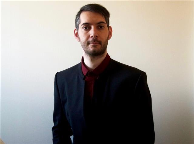 Insegnante bilingue certificato tefl impartisce lezioni di inglese ad ogni livello