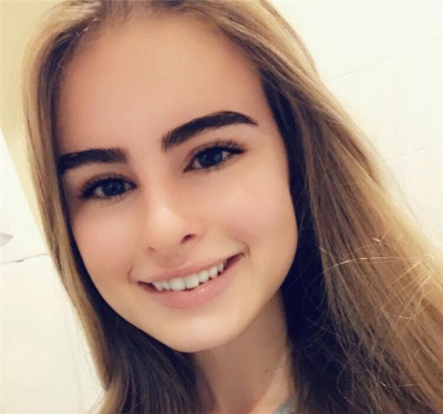 Estudiante universitaria con nivel avanzado de inglés, responsable y paciente, imparte clases online :)