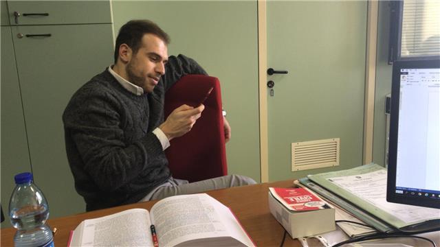 Laureato con lode in Giurisprudenza offre lezioni in materie giuridiche a studenti universitari