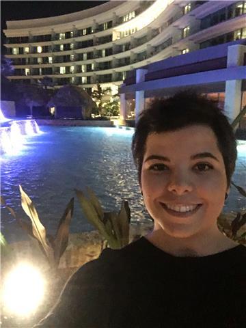 Profesora joven de química, con experiencia de 3 años enseñando a jóvenes. 
especialista en química básica