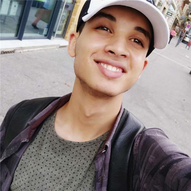 Etudiant a l'université j'ai un excellent niveau en anglais j'offre des cours particuliers