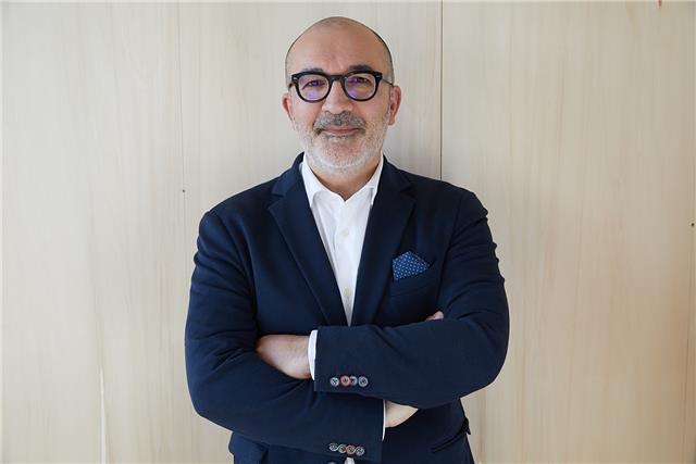Esperto e competente aiuto aziende, manager e professionisti a migliorare il loro business e la loro comunicazione
