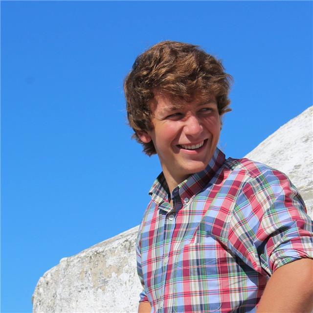 Étudiant en ingénieur de Gestion à l'Université Libre de Bruxelles. Je cherche à aider de jeunes élèves pour qui les mathématiques sont un calvaire. Je suis bon pédagogue, motivé et à l'écoute!