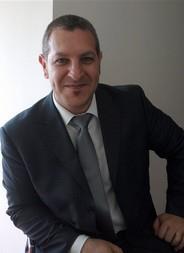 Laureato in legge con maturità scientifica insegno italiano, matematica e ripetizioni per scolari