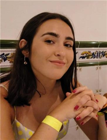 Estudiante de Bachillerato, nivel C1 en la Escuela Oficial de Idiomas, ofrece clases de apoyo para Primaria y Secundaria. Ofrezco clases de conversación con todo tipo de niveles