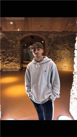 Me llamo Francis, soy medio inglés, he estudiado en Inglaterra desde que tenia 13 y este verano cumplo los 18, me gusta conversar en ingles y apoyar a esas personas que lo encuentran complicado