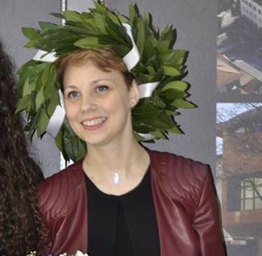 Ragazza laureata impartisce lezioni di italiano, storia, geografia e latino per tutti i livelli